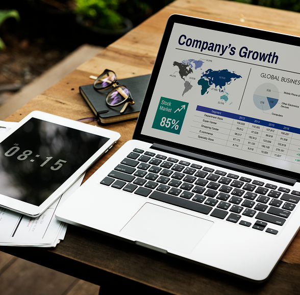 Digital marketing campaign dashboard showing organic traffic growth